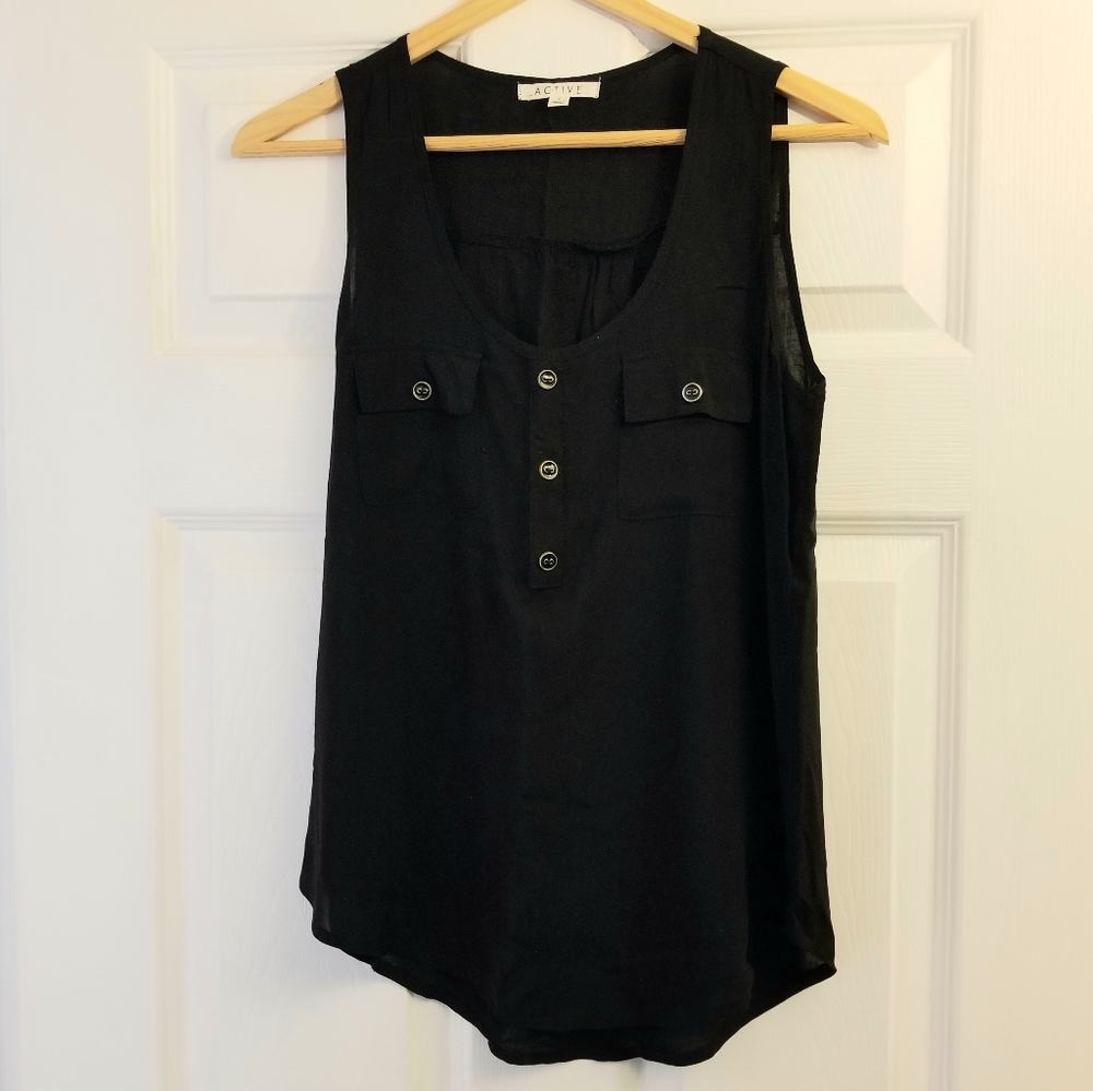 Double pocket scoop neck tank top